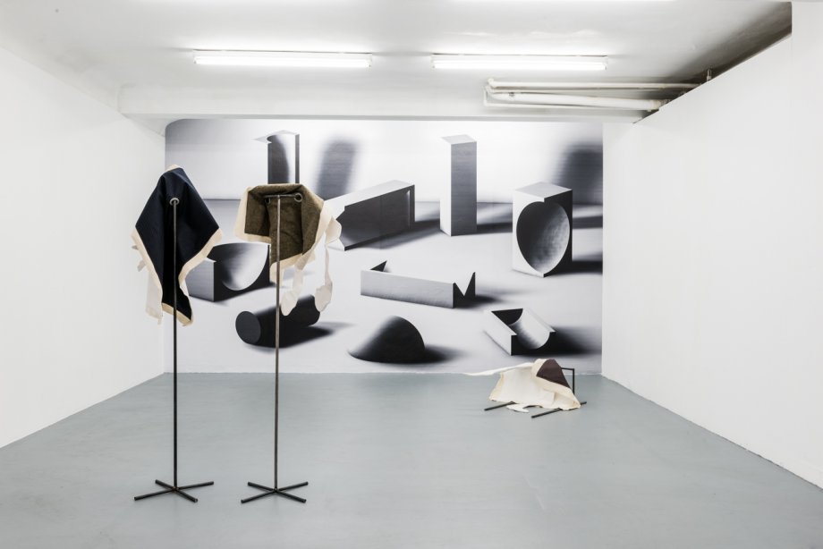 Installation View, Parfümiert mit Dynamit - Sommerschau der Studios, Sofia Duchovny und Timo Lenzen, basis 2015, Foto: Frithjof Kjer