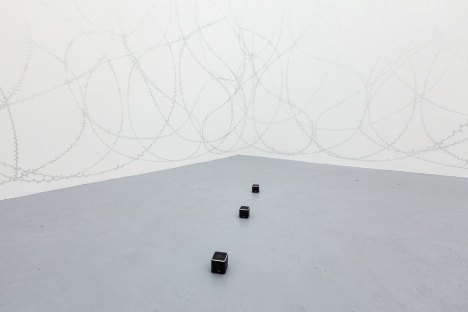 Installation View, Parfümiert mit Dynamit - Sommerschau der Studios, Hannes Seidl, basis 2015, Foto: Frithjof Kjer
